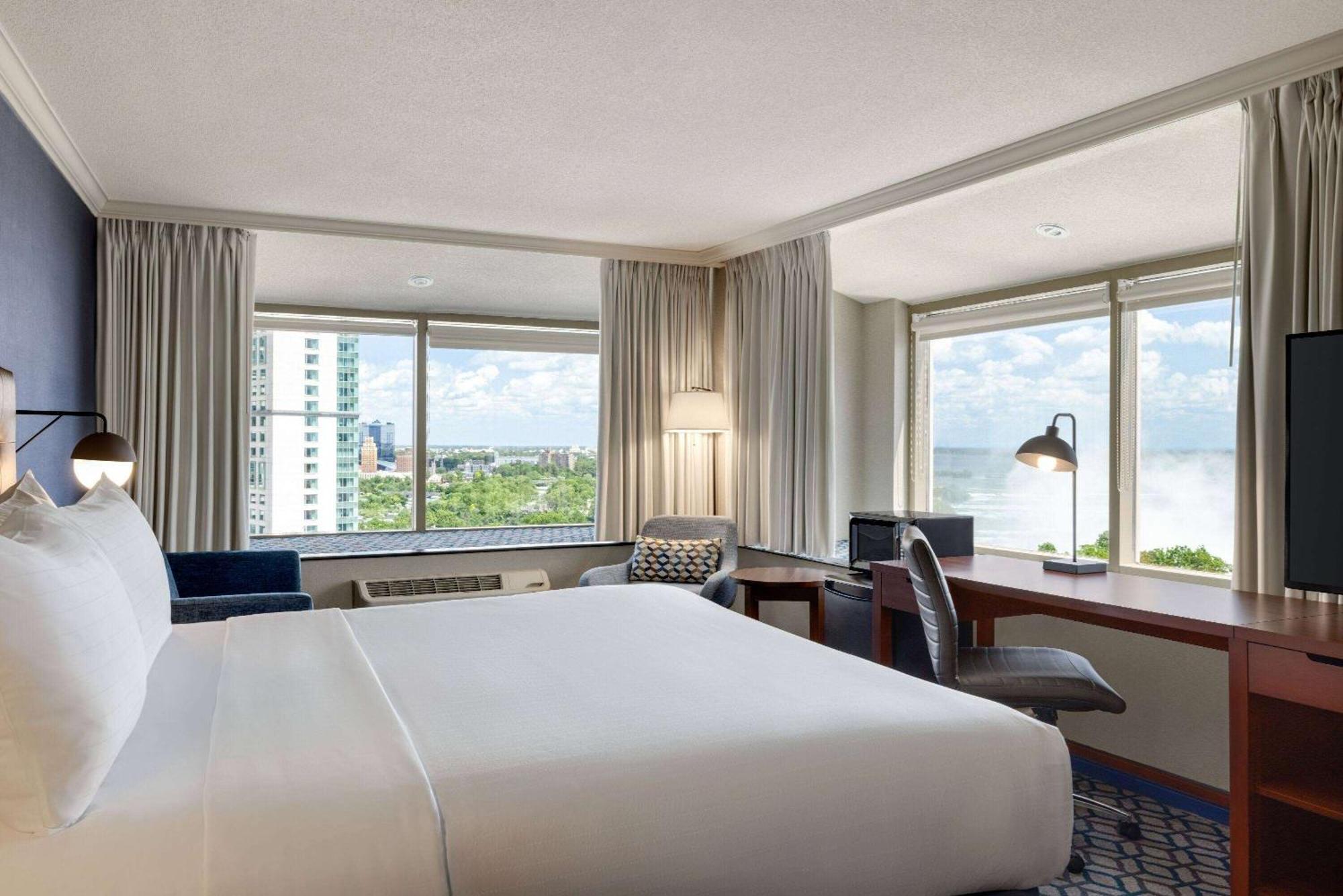 Hotel Wyndham Grand Fallsview Niagara Falls